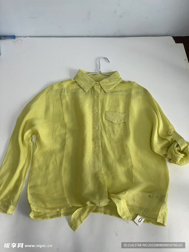 黄色长袖衬衫展示