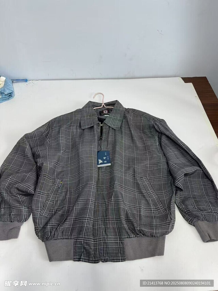 灰色格子夹克展示