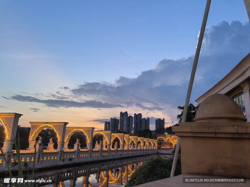 城市桥梁黄昏美丽景致