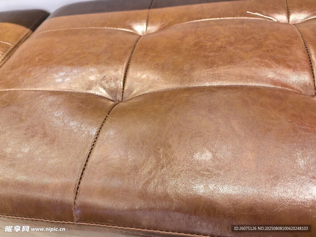 棕色皮革沙发细节特写