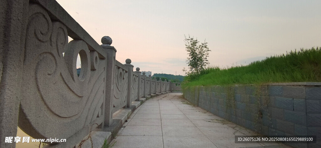 河畔石栏步道景观