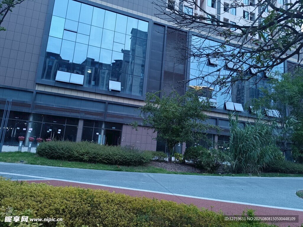 现代都市办公楼外观景观
