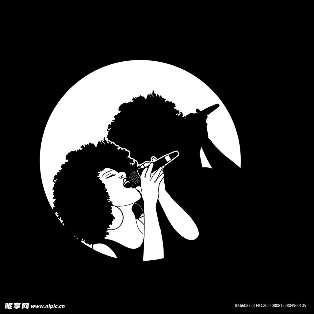 月夜下的人物剪影