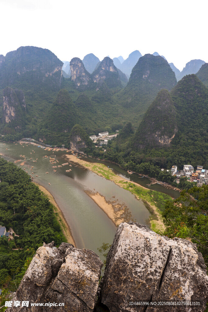 俯瞰漓江山水壮丽景色