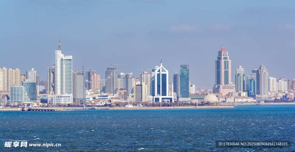 海滨城市天际线景观