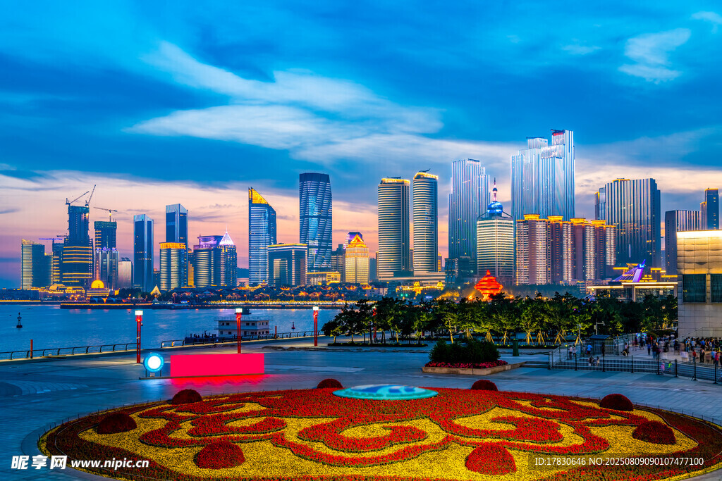 海滨城市璀璨天际线景观
