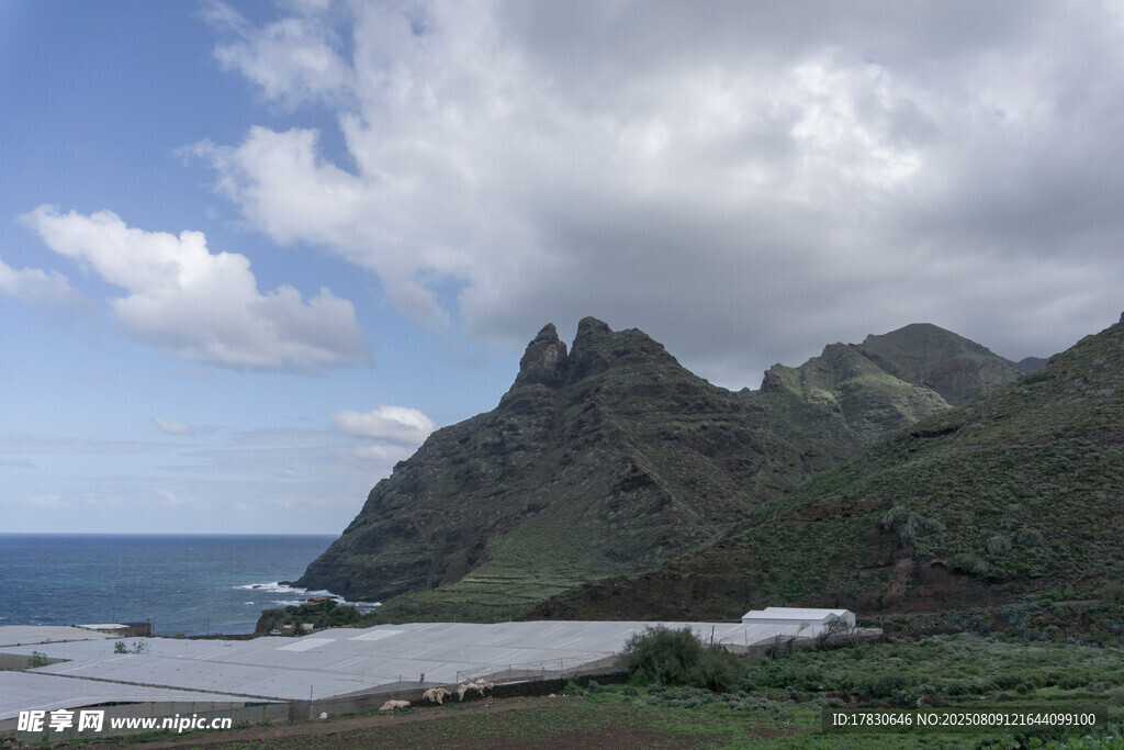 山海相依的美丽自然景观