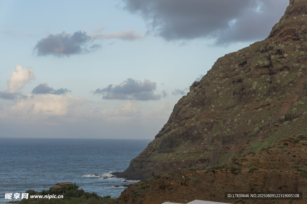 海边峭壁风景
