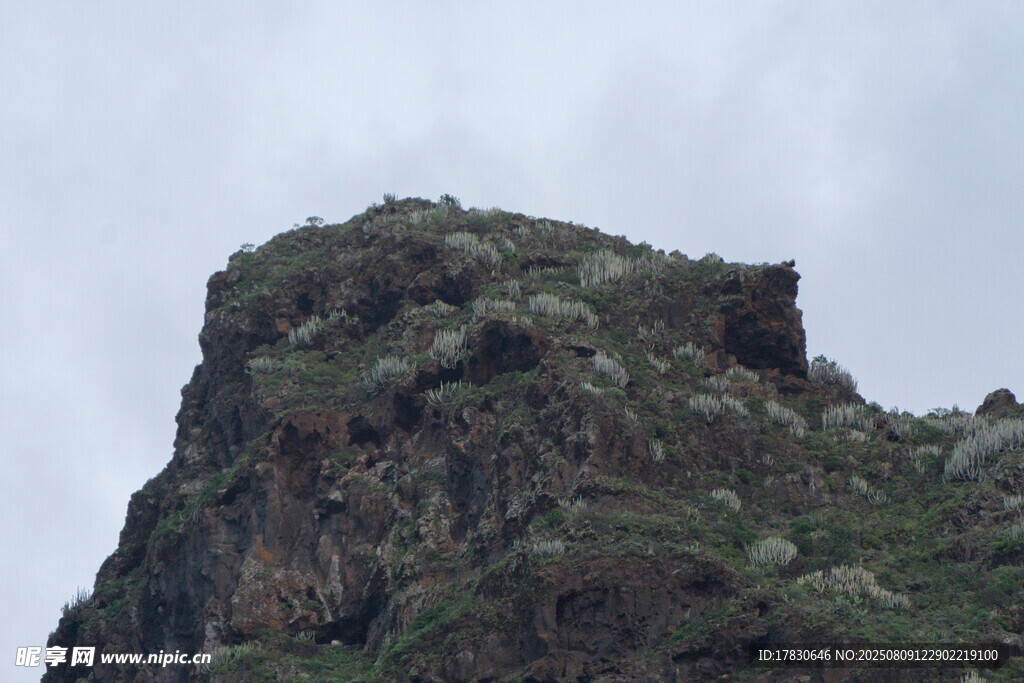 阿纳嘎山峰