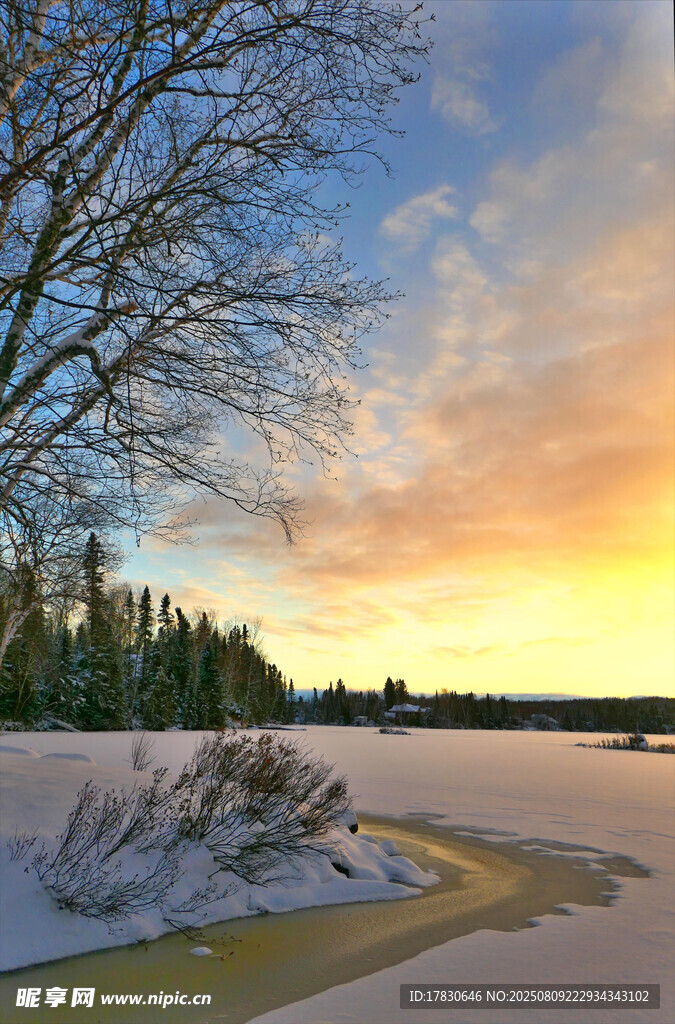 冬日河畔雪景日落美景