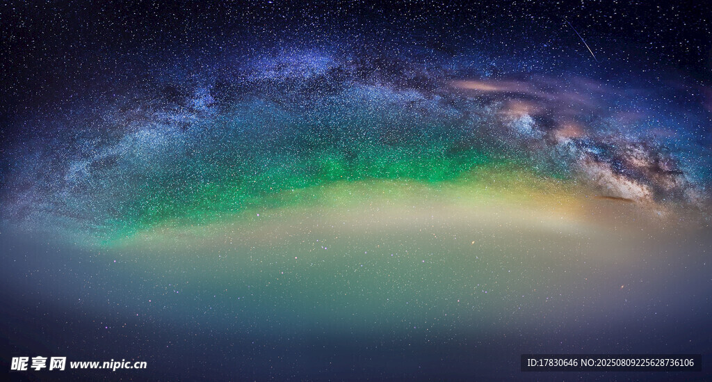 梦幻星空下的神秘光带