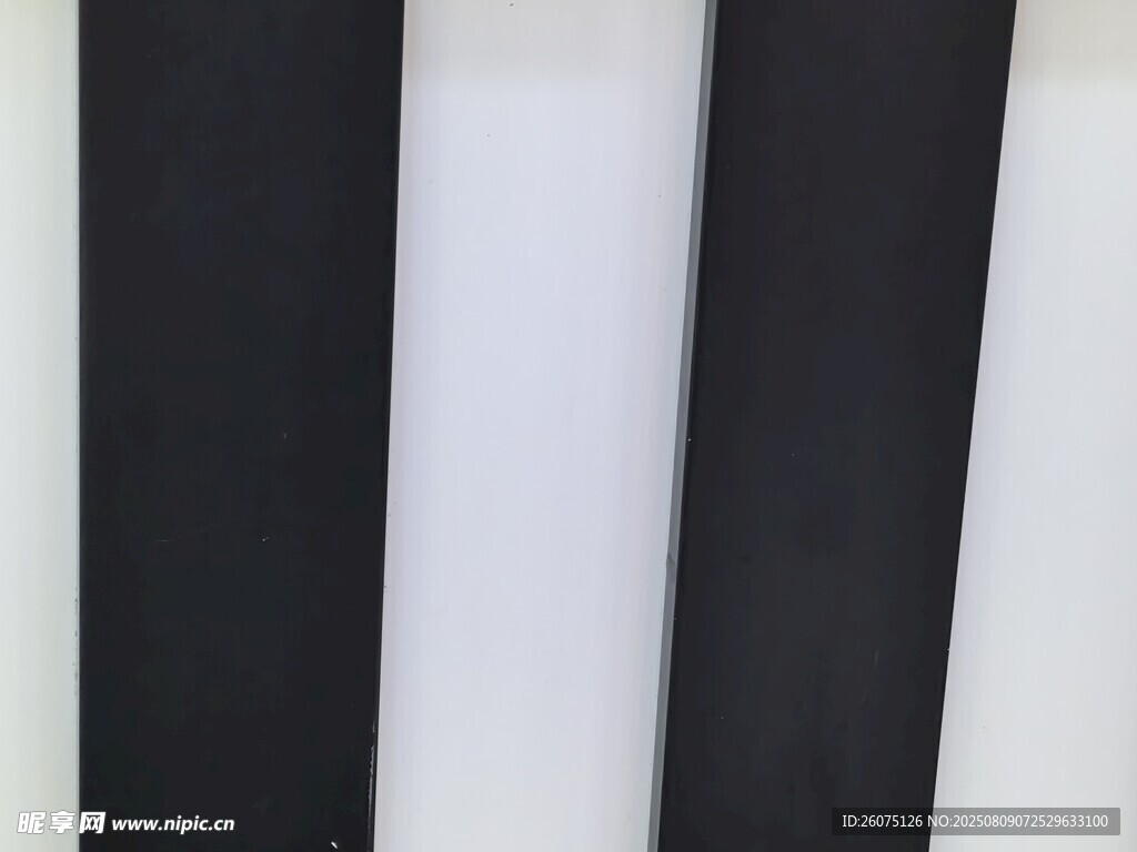 黑色长条物件展示