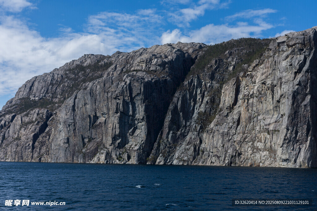 壮丽海岸悬崖风景