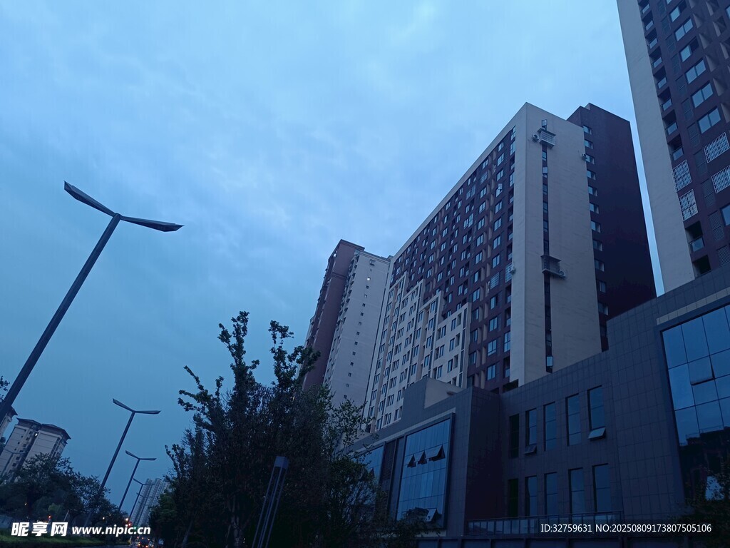 城市高楼景象
