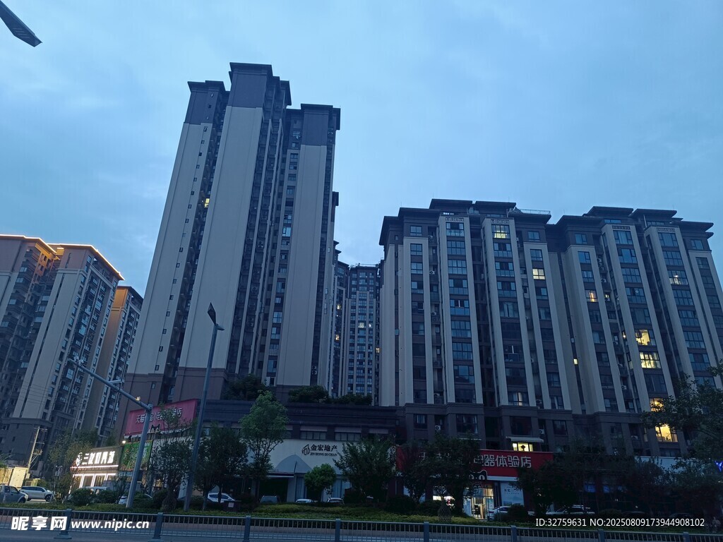 城市高楼夜景