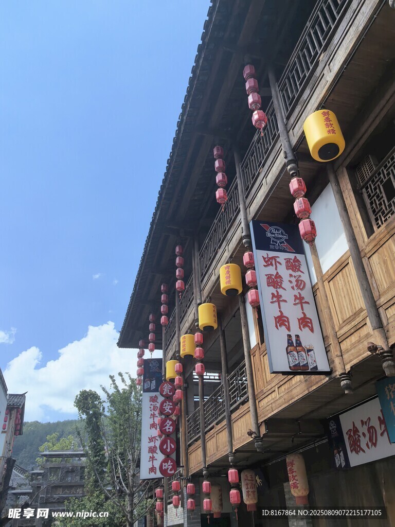 古街中式建筑挂饰景致