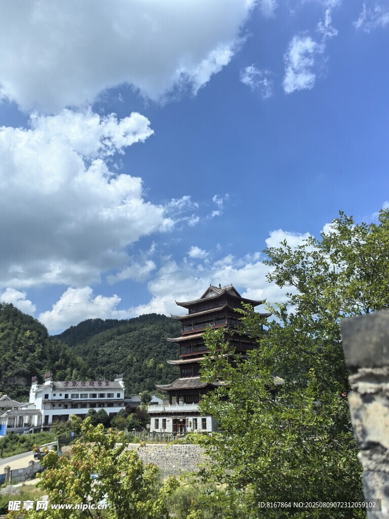 古建青山间美景