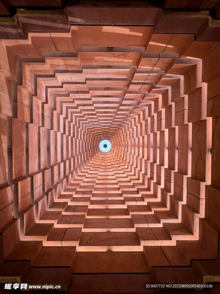 建筑内部几何结构的独特景观