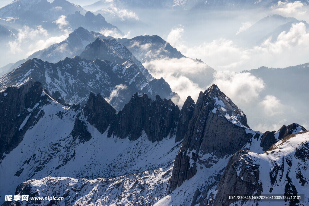 壮丽雪山景观