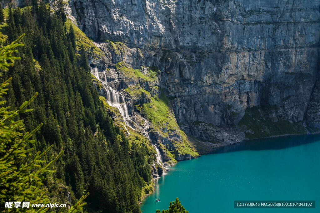 高山蓝湖美景