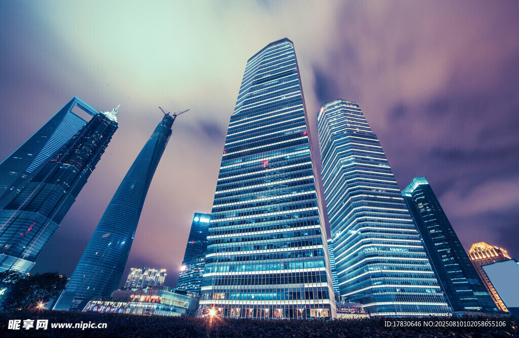 都市摩天大楼夜景