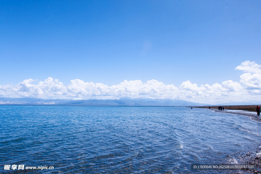 青海湖边