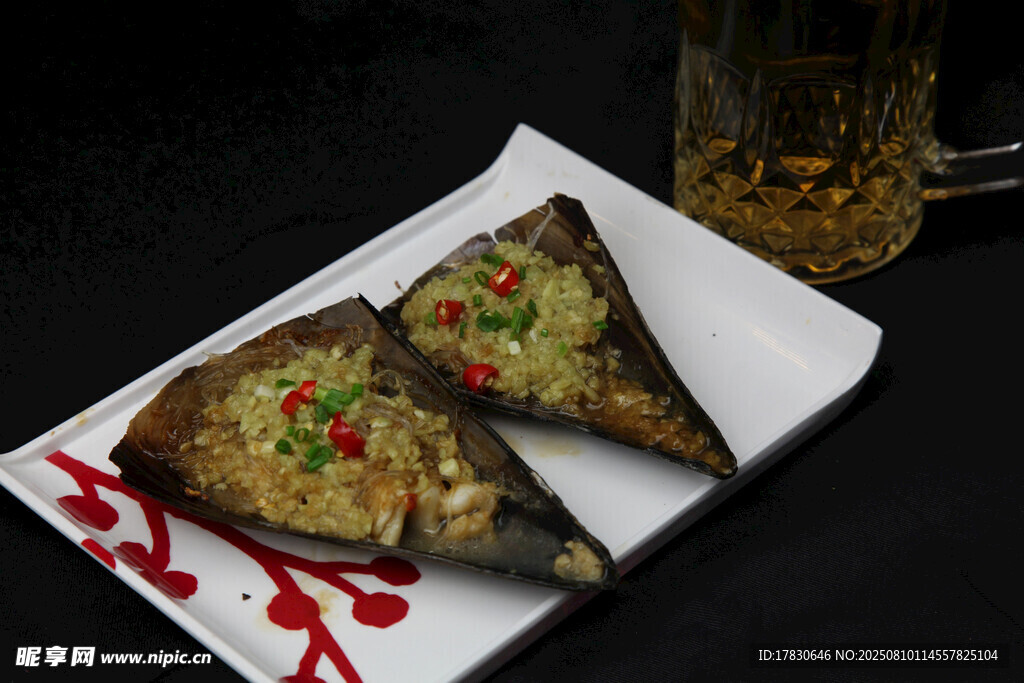 美味芝士烤茄子配饮品
