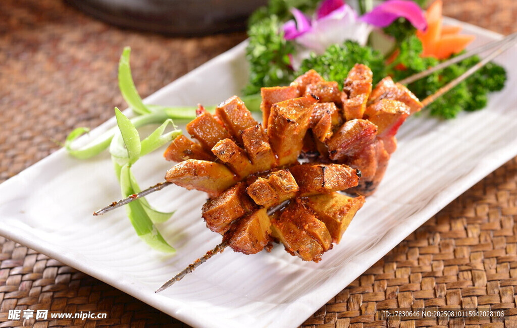 美味烤鱿鱼串摆盘精致