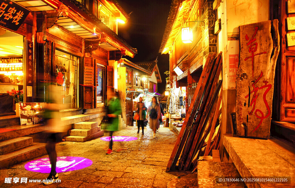 丽江古城夜景街道