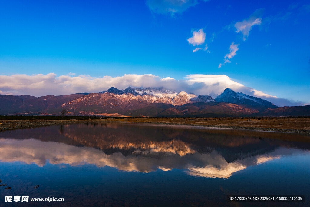 雪山晨曦