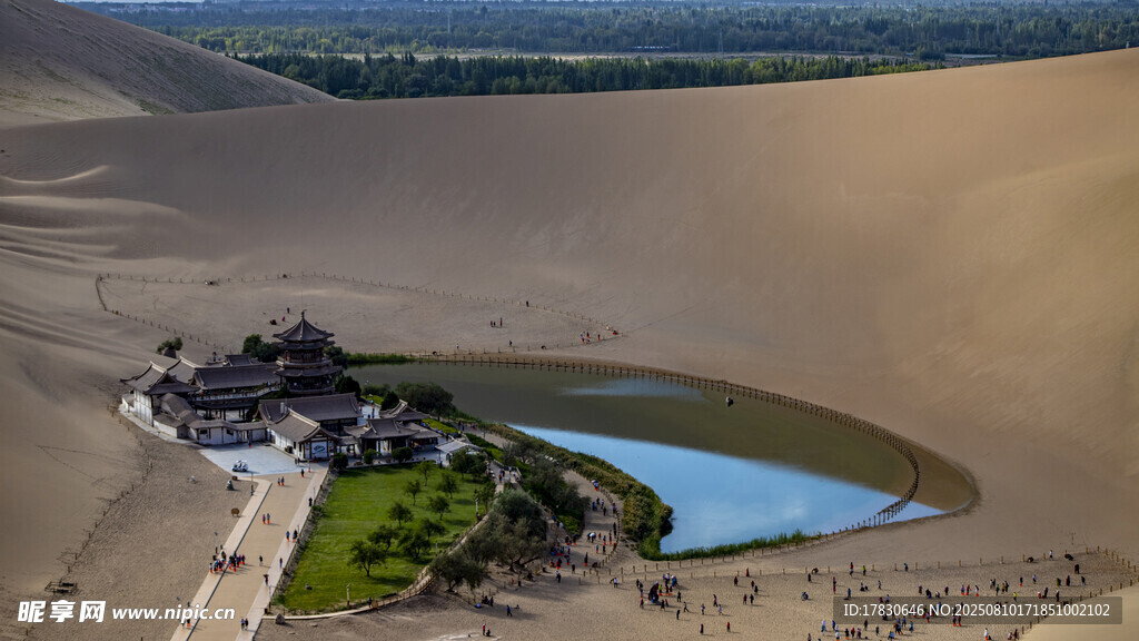 敦煌月牙泉