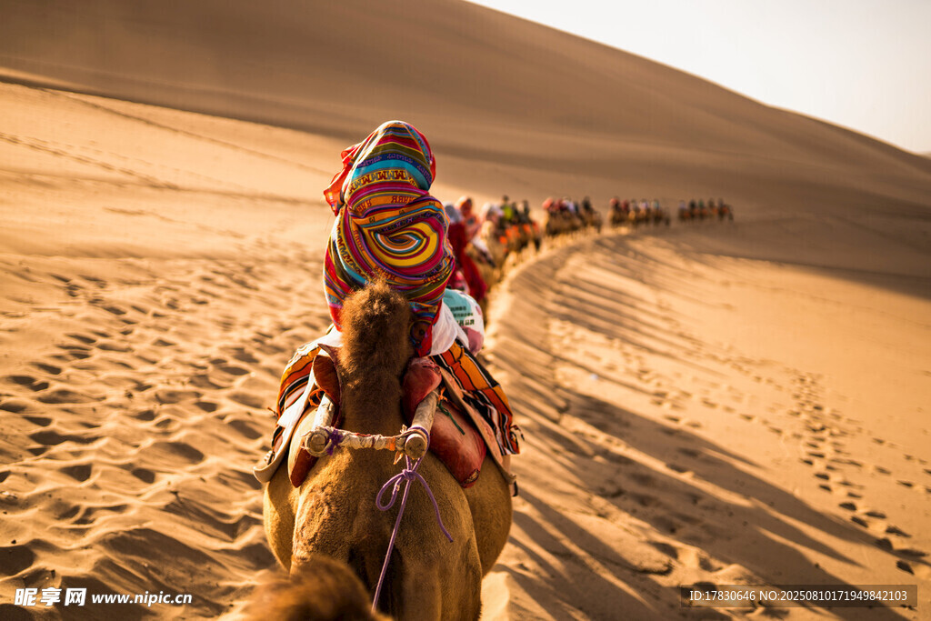 敦煌鸣沙山月牙泉