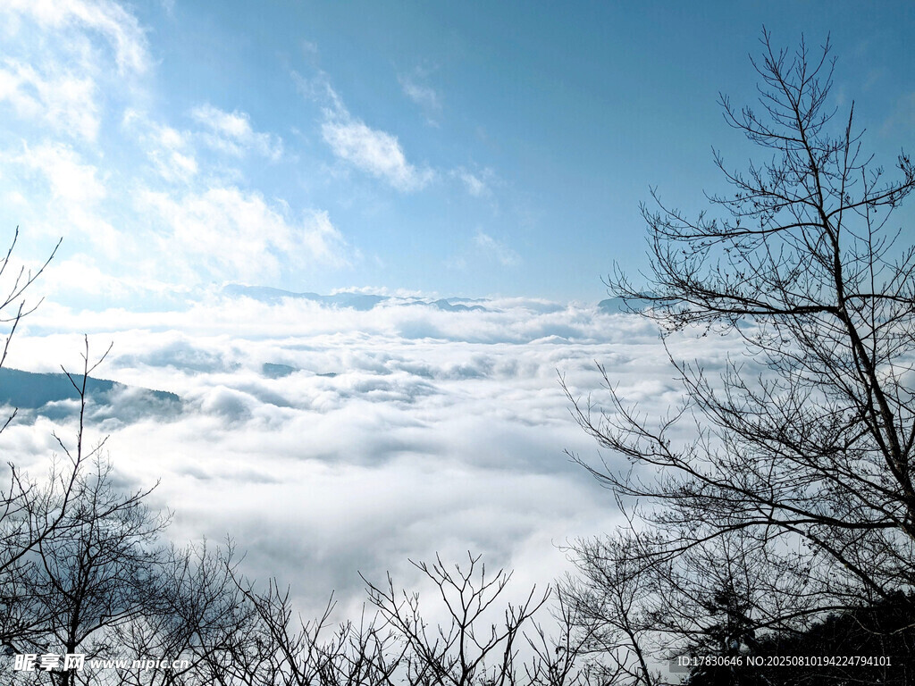云海之上的壮丽天空景观