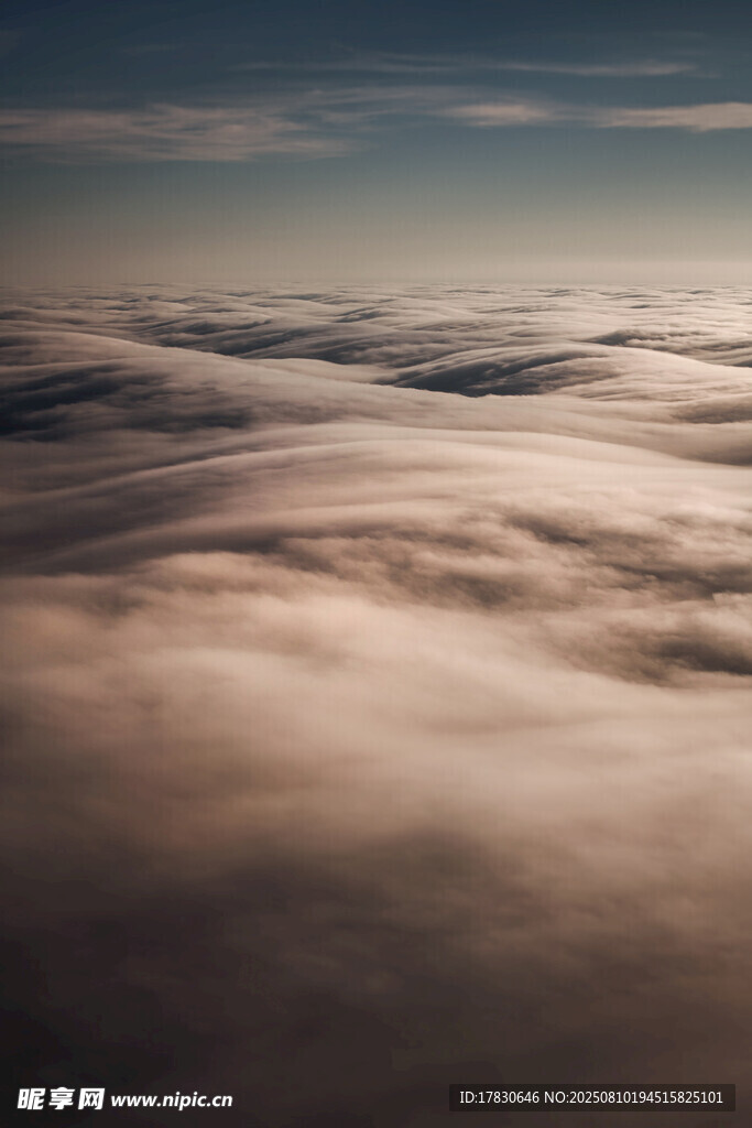 高空云海壮丽景象