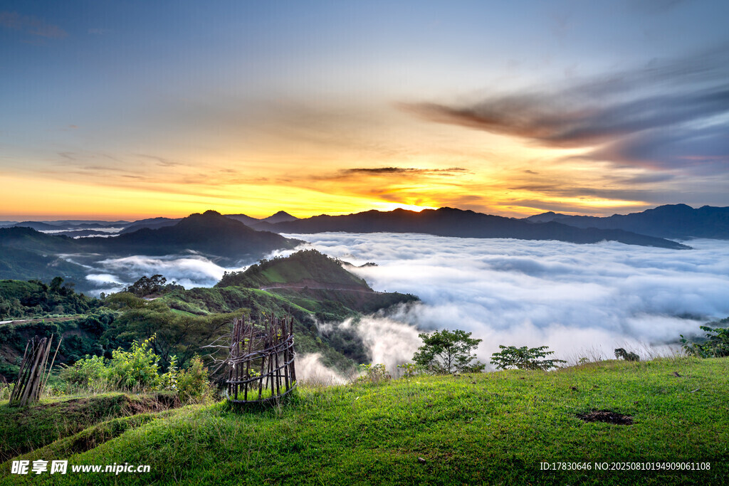 山间云海日出美景