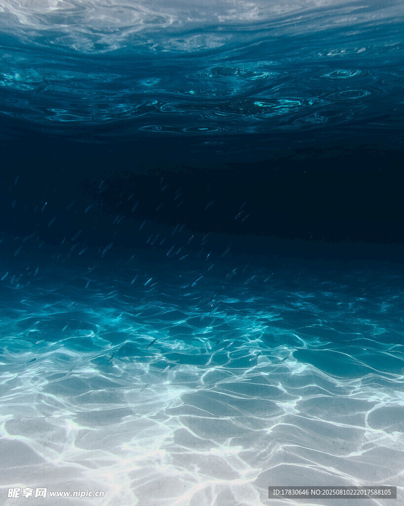 海底清澈波光粼粼美景