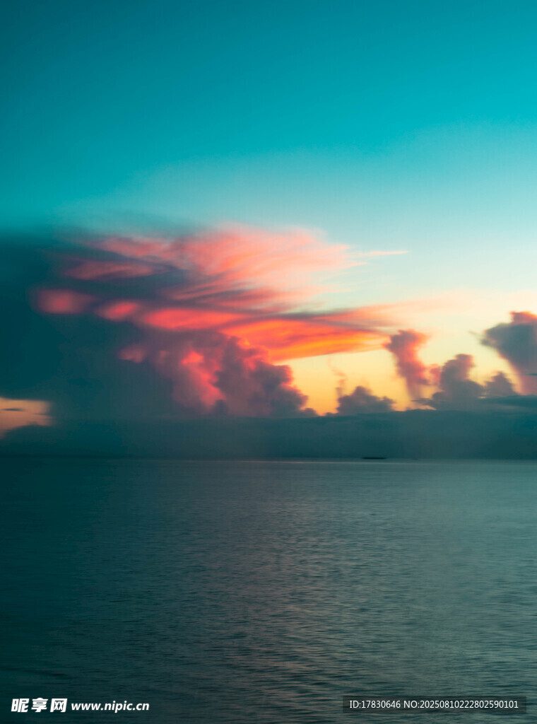 海上绚烂晚霞美景