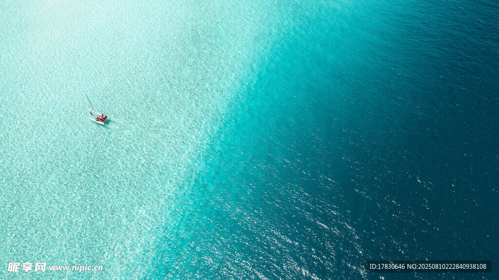 碧海孤舟海上美景