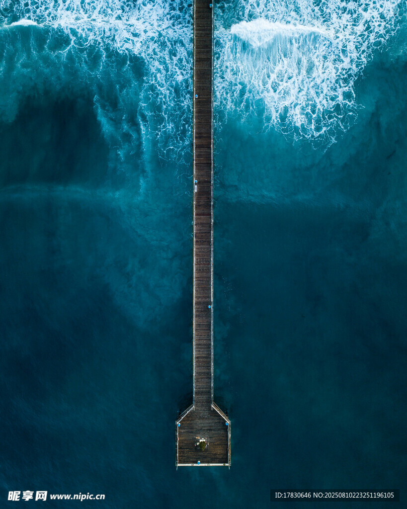 深海中矗立的神秘建筑