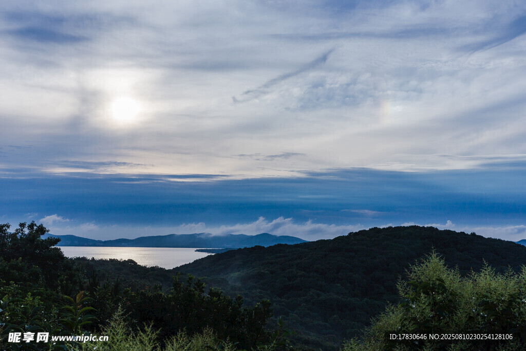 傍晚宝界山林公园蠡湖风景