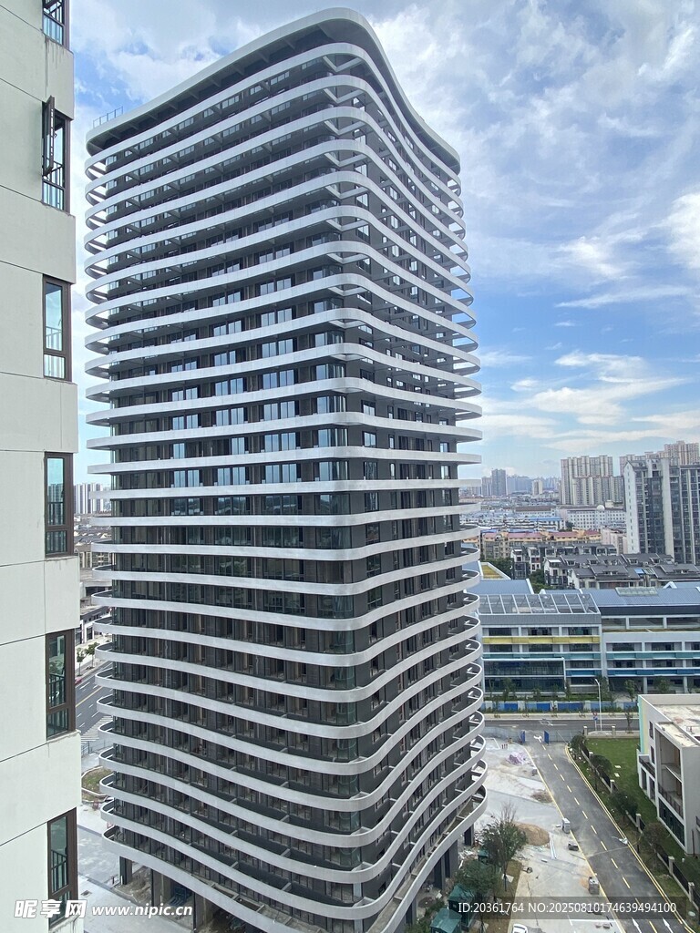 现代风格高层写字楼外观