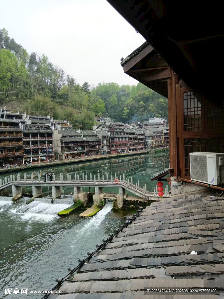 河畔古建风光
