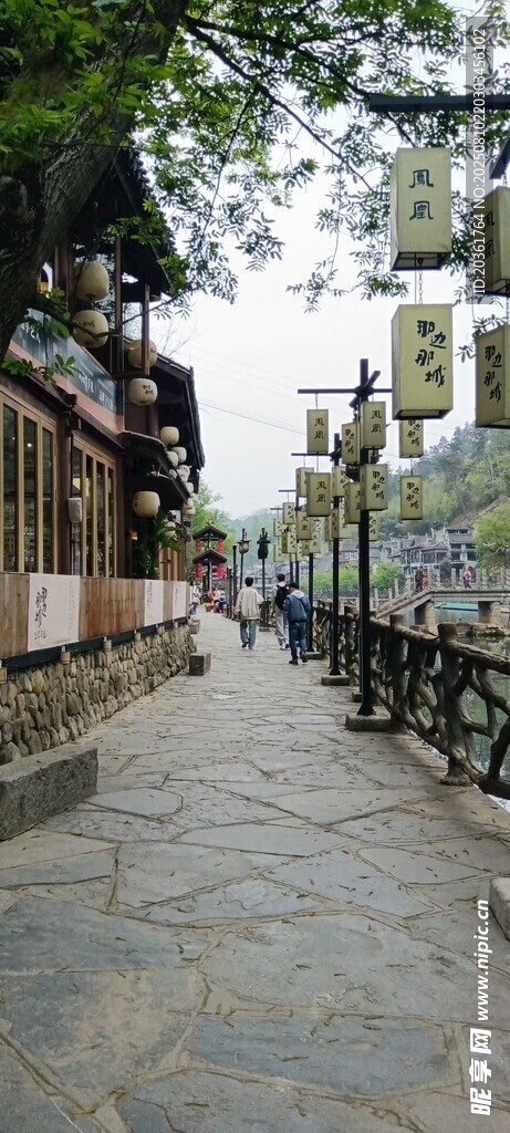 雨后古巷街道静谧风景