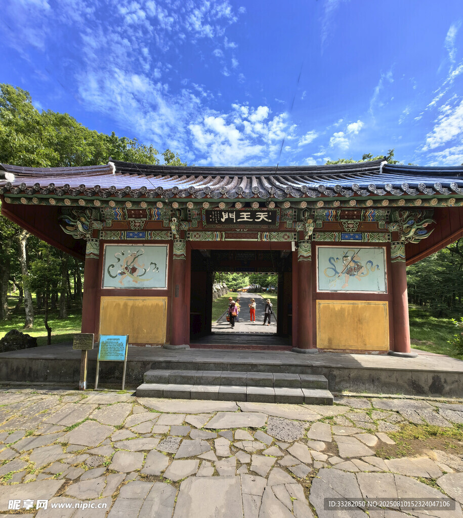 传统中式庙宇外观景观