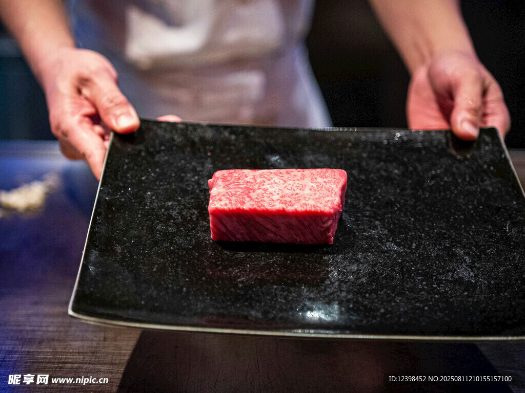 新鲜生牛肉切片展示