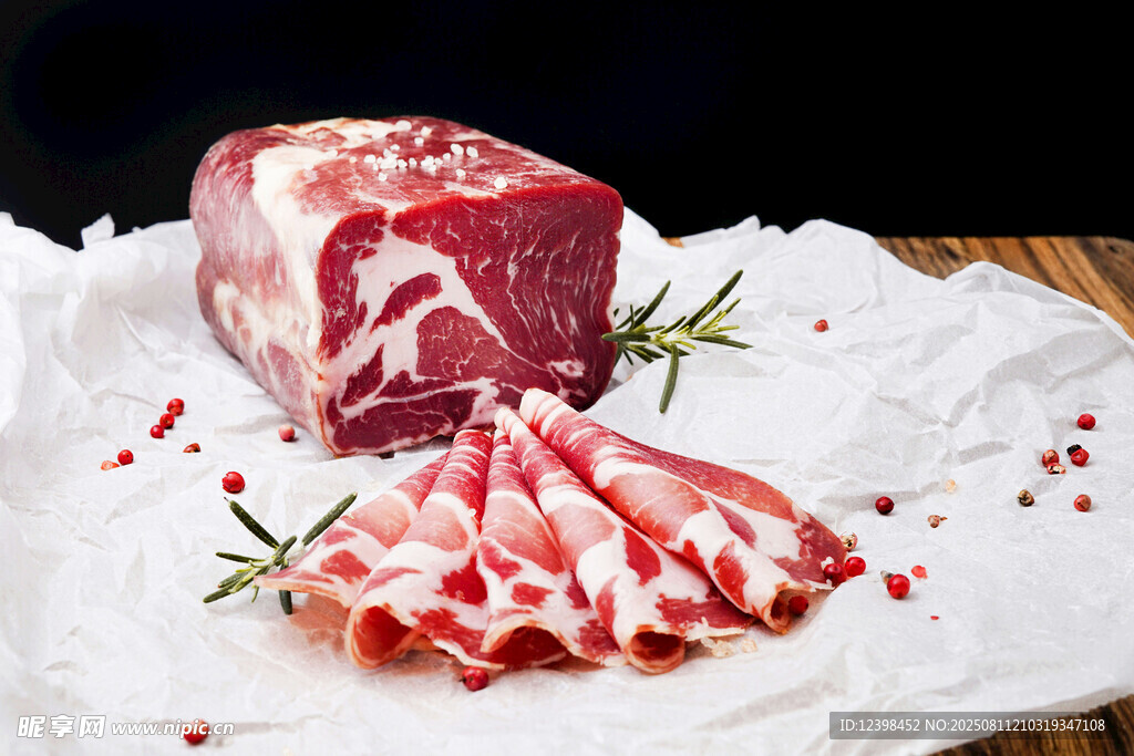 新鲜生牛肉与切片肉片