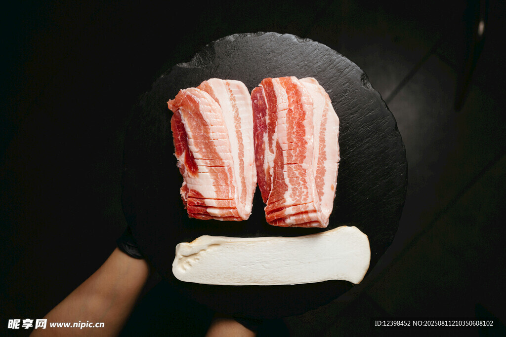 新鲜五花肉