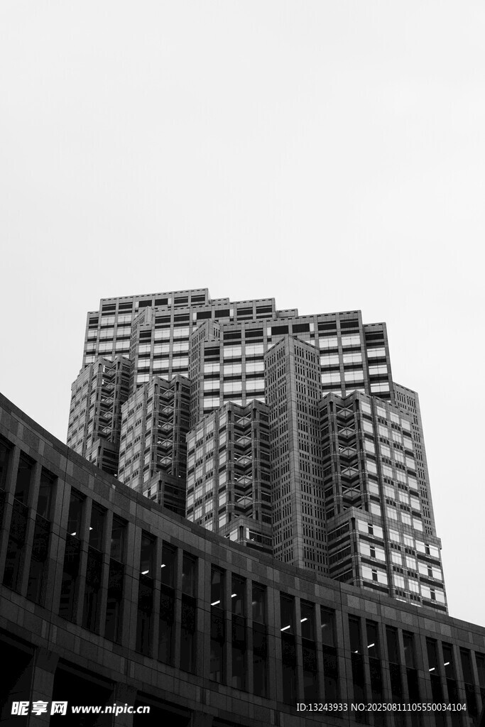 城市高楼与建筑轮廓
