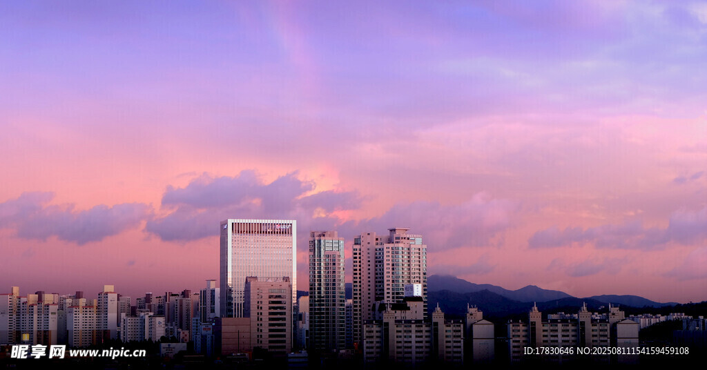 城市黄昏天际线美景