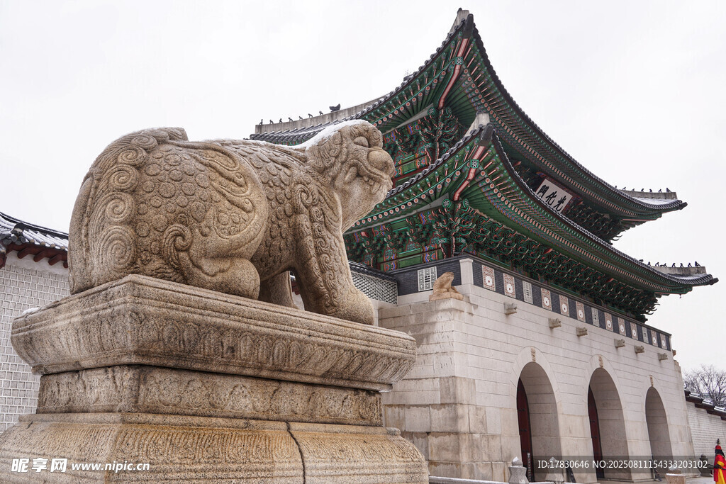 韩国景福宫前的石兽雕像